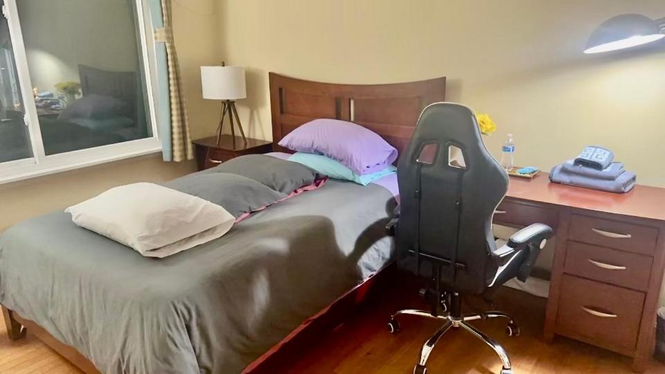 B2 A Private Room In Naperville Downtown With Desk And Wi-Fi Near Everything Экстерьер фото